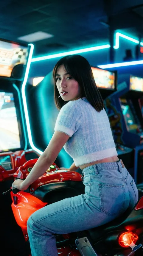 复古街机里的 35mm 电影感人像摄影