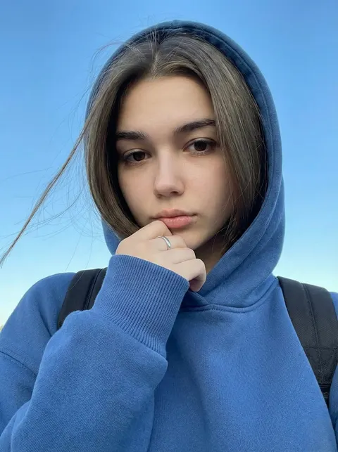 Instagram 风户外人像（身份锁定）