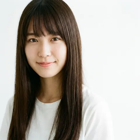 日系短发少女正面肖像