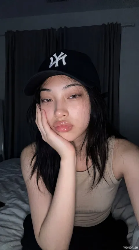 卧室闪光灯对镜自拍