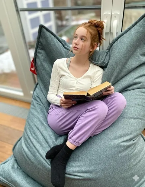红发少女阅读肖像照