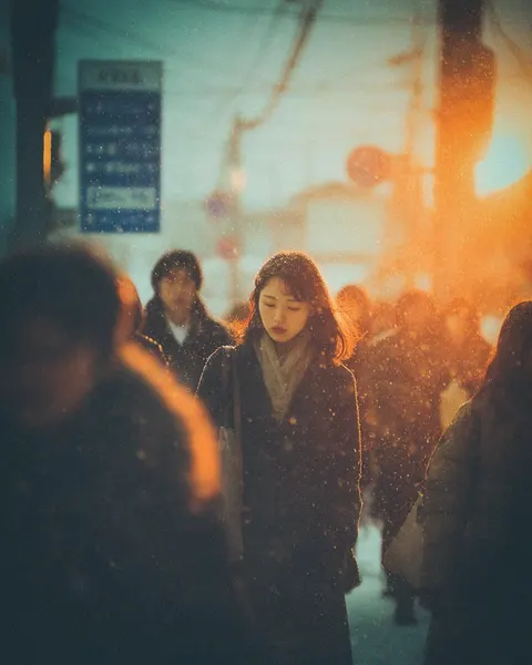 电影感雪夜街头人像摄影